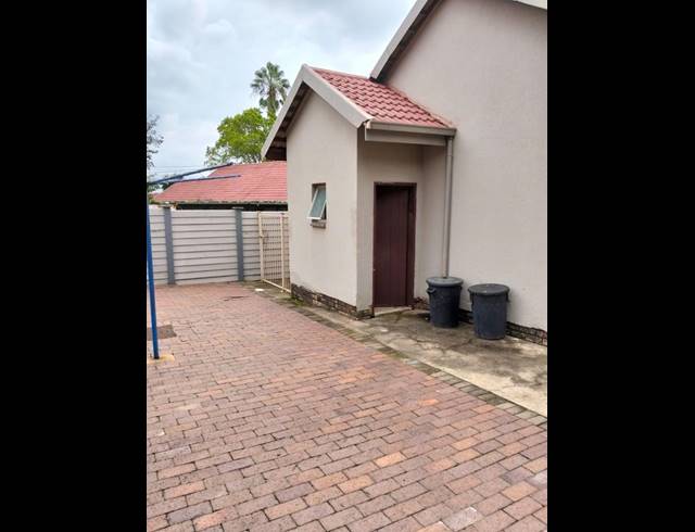 5 BEDROOM HOUSE FOR SALE IN BIRCHLEIGH NORTH